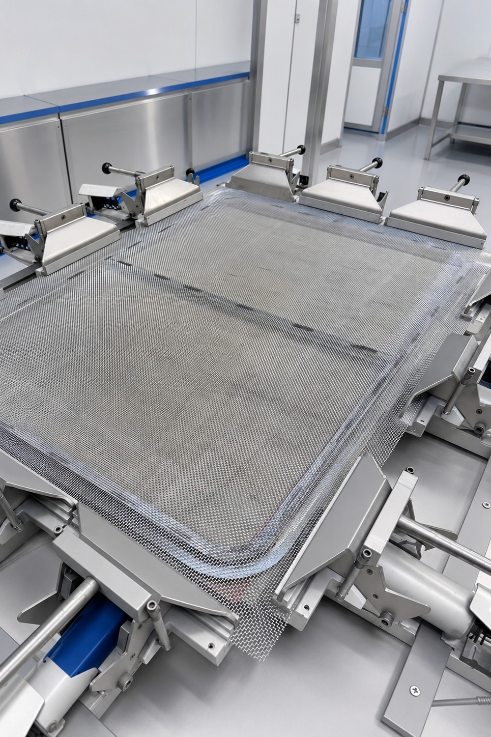 Locker screen re-meshing process